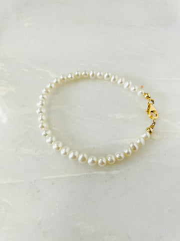whitr freshwater pearl bracelet with lobster clasp 